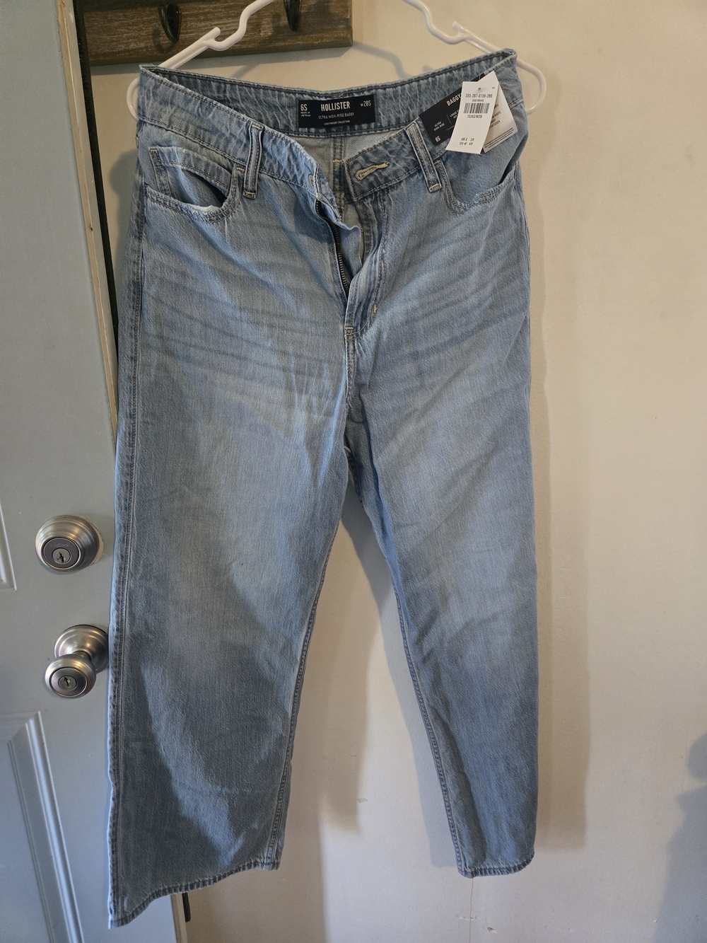 Hollister Light Wash Relaxed Women’s Jeans